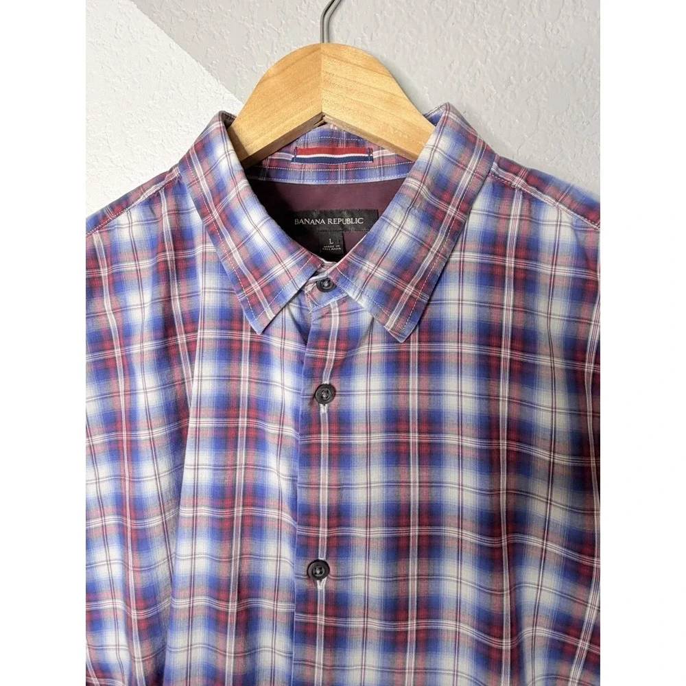 Banana Republic Mens Plaid Button Up Shirt Large Red Blue White Lightweight READ